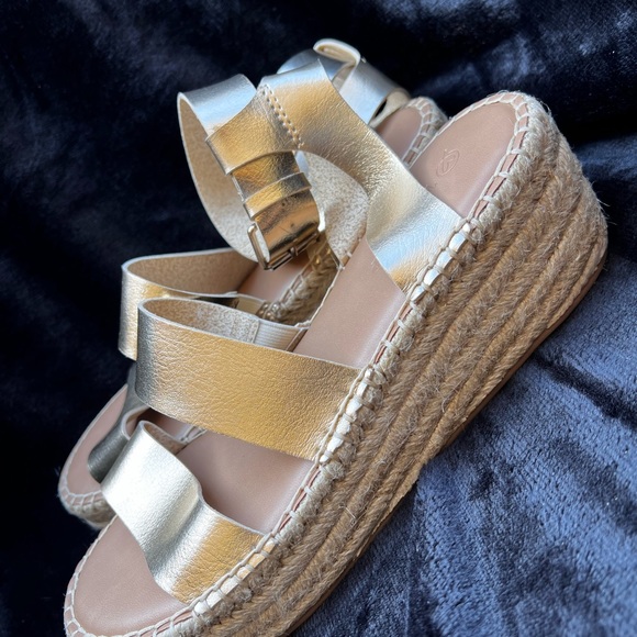 The Drop Wedge Sandals - Picture 3 of 4